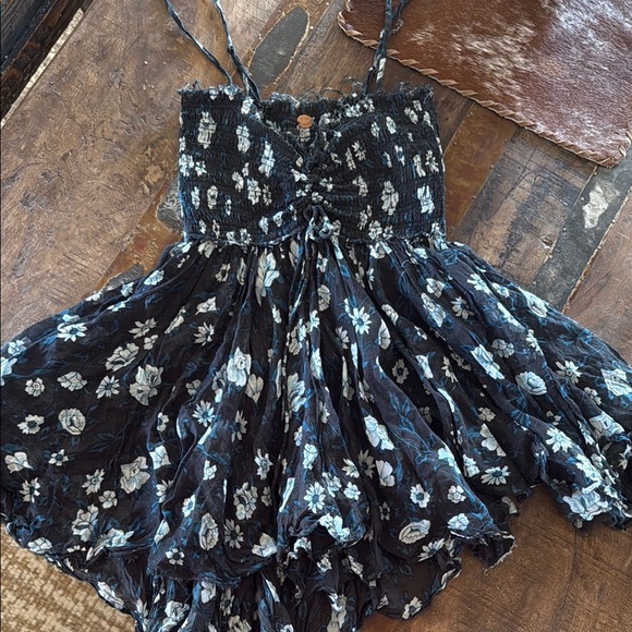 Free People Tops - Free People Blue and White Rouched Camisole size large